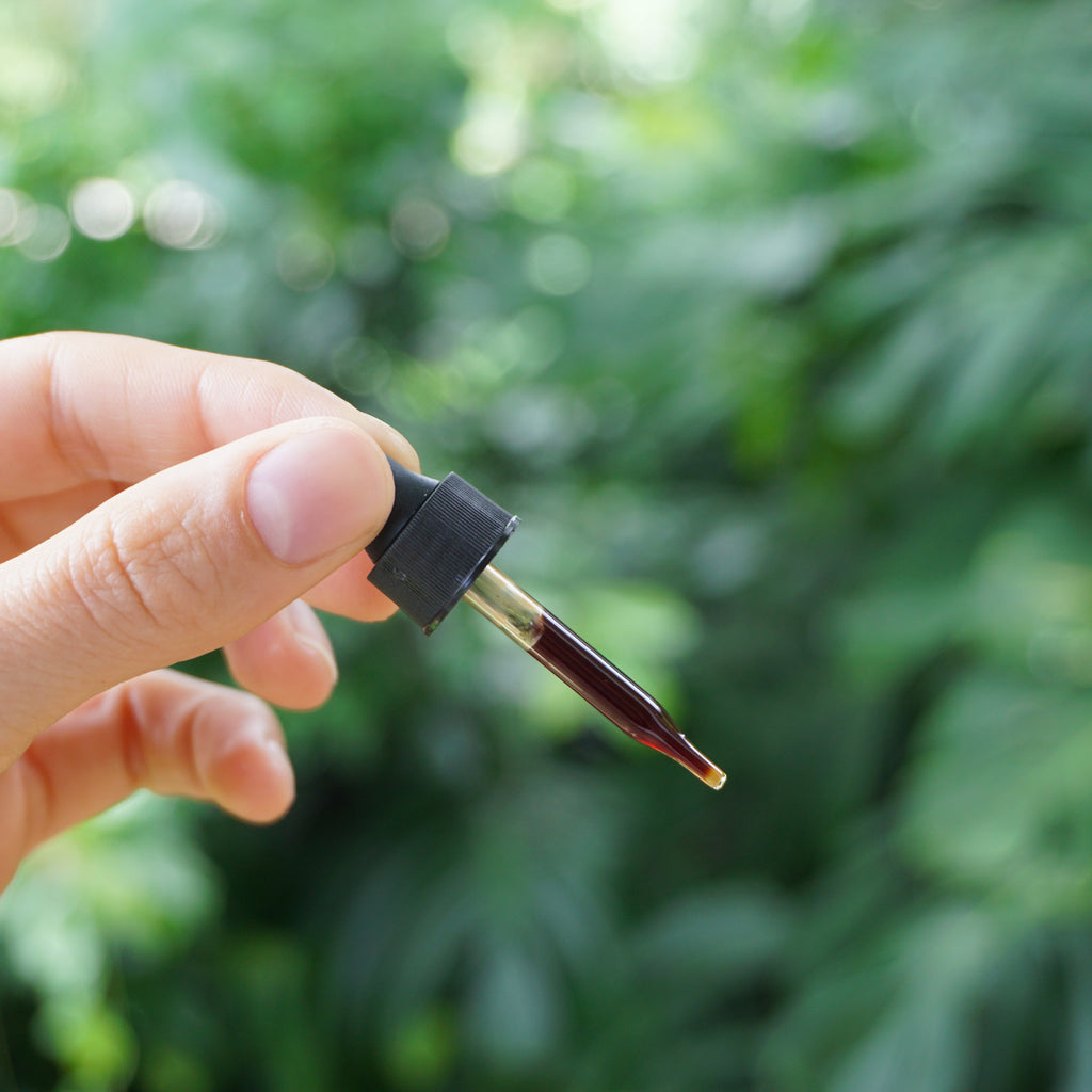 Dragon's Blood Liquid Bandage dropper
